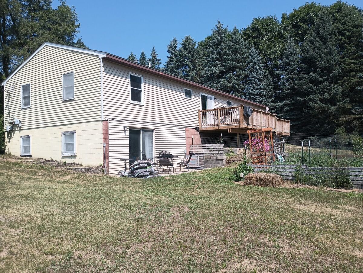 Back of house before repaint, yellow and pink siding